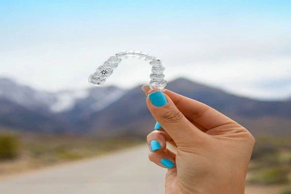 ✈️ Going on a Trip? Don’t Forget These Retainer Travel Tips